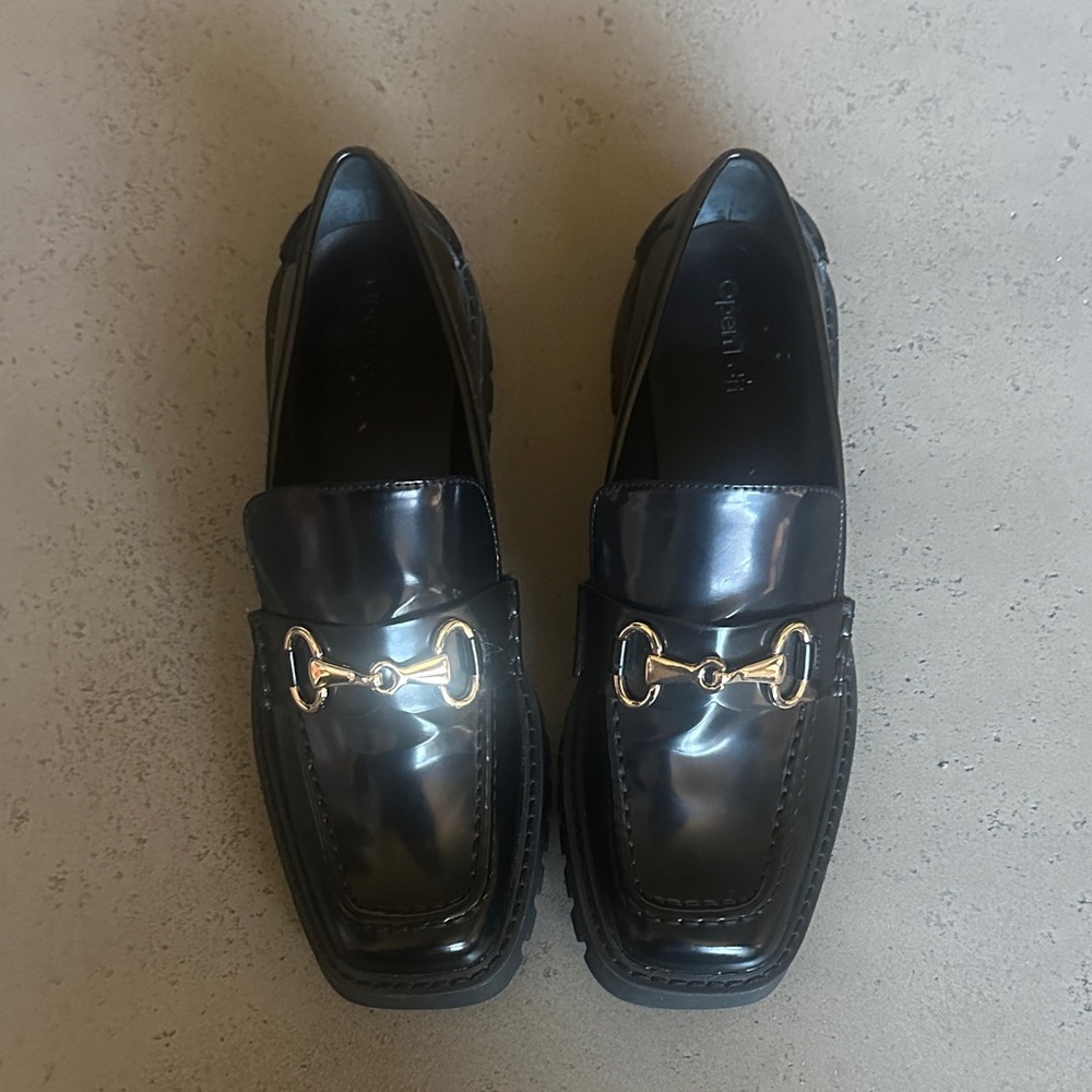 Elegant Black Loafers with Gold Detailing